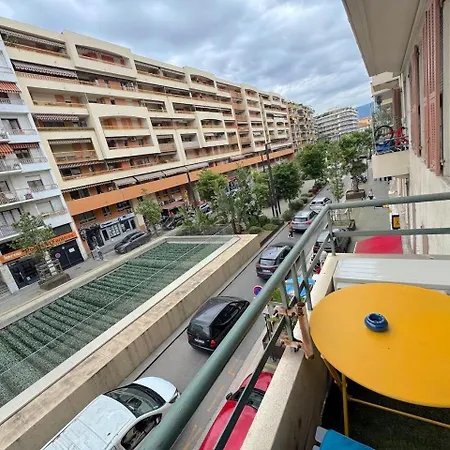 Elegant A 100m Prom Des Apartment